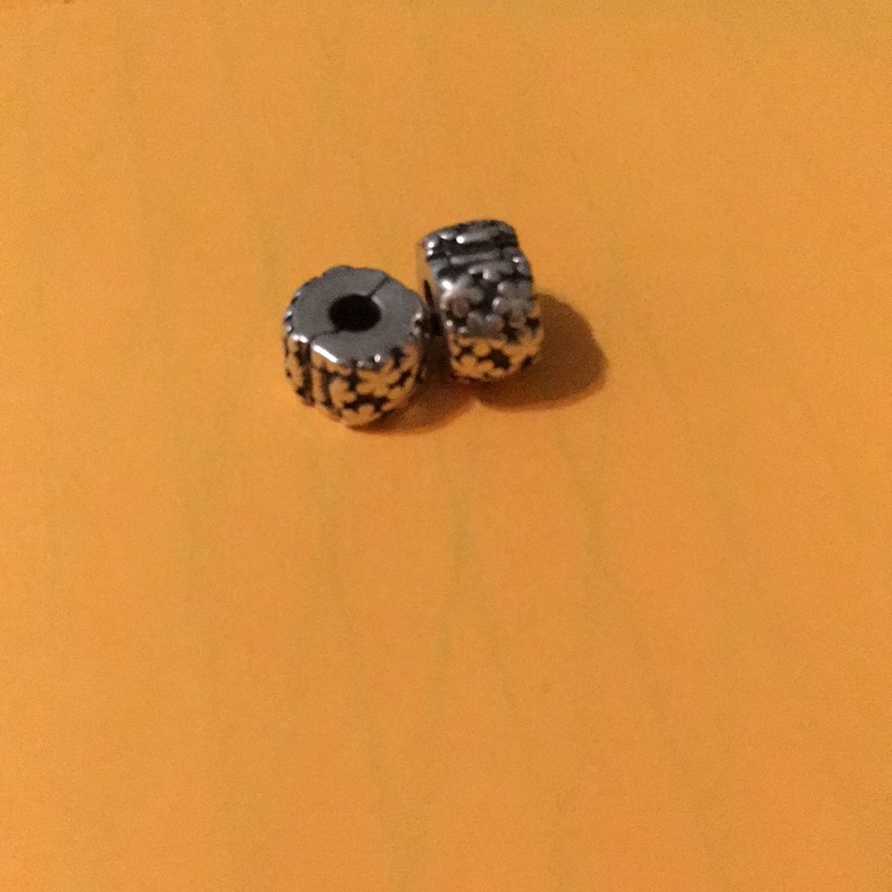 Pandora flower clips